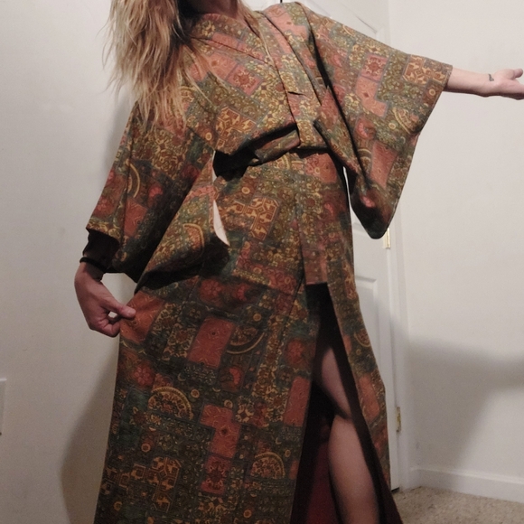 Vintage 50's 60's Japanese silk Kimono w/ tapestry design - Picture 8 of 16